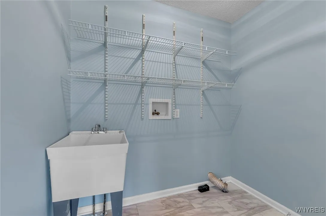 8618 Meadow Creek Court, Clarence, New York 14051, Clarence, New York 14051, 4 Bedrooms Bedrooms, 9 Rooms Rooms,2 BathroomsBathrooms,Residential,Closed,8618 Meadow Creek Court, Clarence, New York 14051,0,B1577729