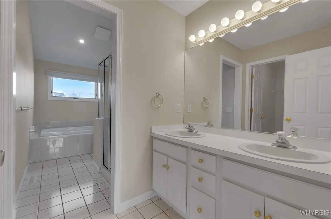 8618 Meadow Creek Court, Clarence, New York 14051, Clarence, New York 14051, 4 Bedrooms Bedrooms, 9 Rooms Rooms,2 BathroomsBathrooms,Residential,Closed,8618 Meadow Creek Court, Clarence, New York 14051,0,B1577729
