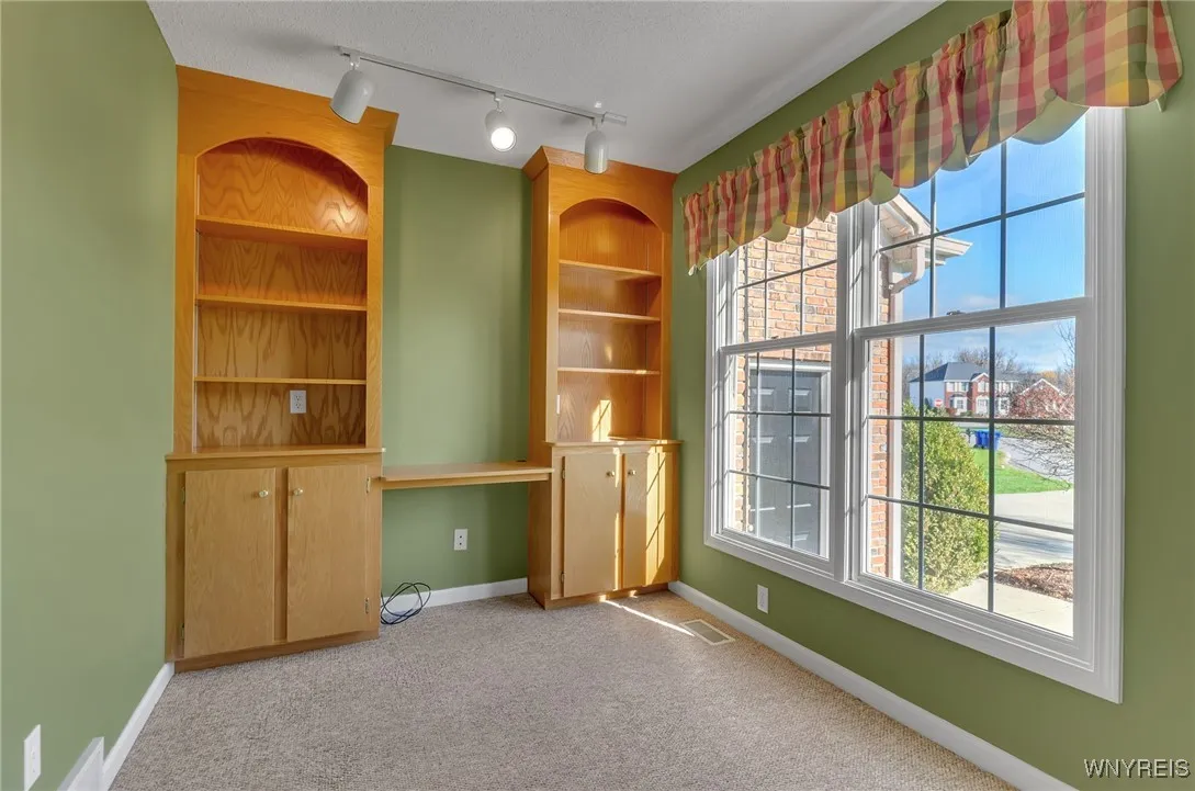 8618 Meadow Creek Court, Clarence, New York 14051, Clarence, New York 14051, 4 Bedrooms Bedrooms, 9 Rooms Rooms,2 BathroomsBathrooms,Residential,Closed,8618 Meadow Creek Court, Clarence, New York 14051,0,B1577729