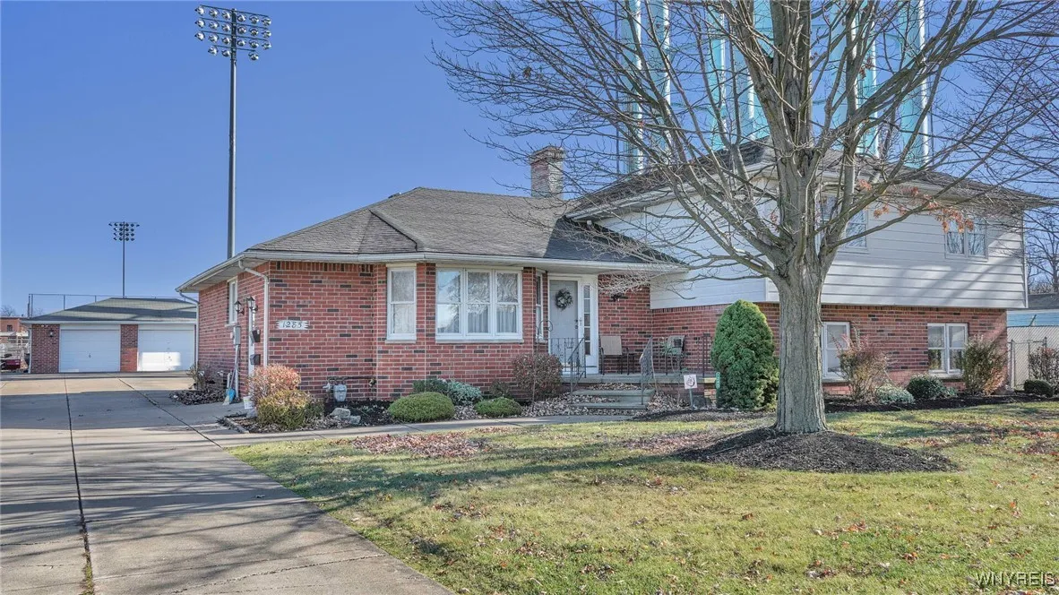 1285 Parker Boulevard, Tonawanda-town, New York 14, Tonawanda, New York 14223, 4 Bedrooms Bedrooms, 9 Rooms Rooms,3 BathroomsBathrooms,Residential,Closed,1285 Parker Boulevard, Tonawanda-town, New York 14,0,B1577533