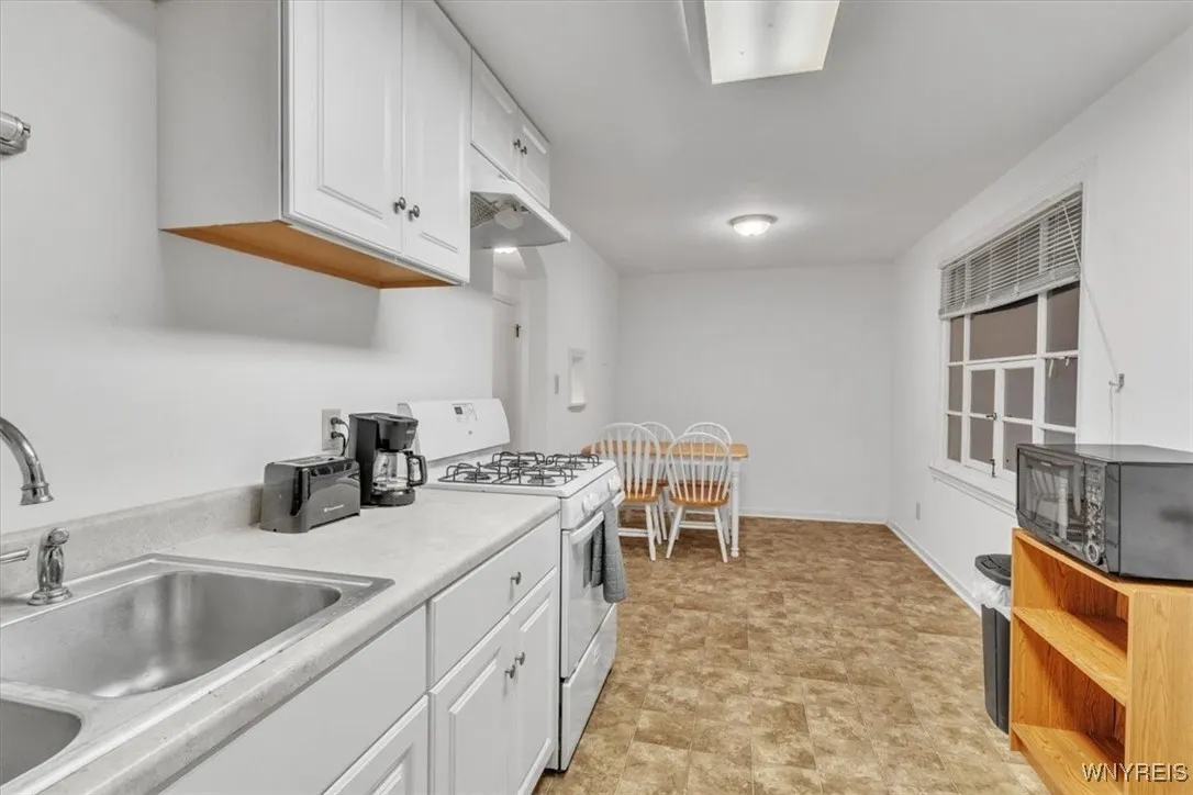 686 Girard Avenue, Aurora, New York 14052, Aurora, New York 14052, 3 Bedrooms Bedrooms, 5 Rooms Rooms,2 BathroomsBathrooms,Residential,Closed,686 Girard Avenue, Aurora, New York 14052,0,B1577908
