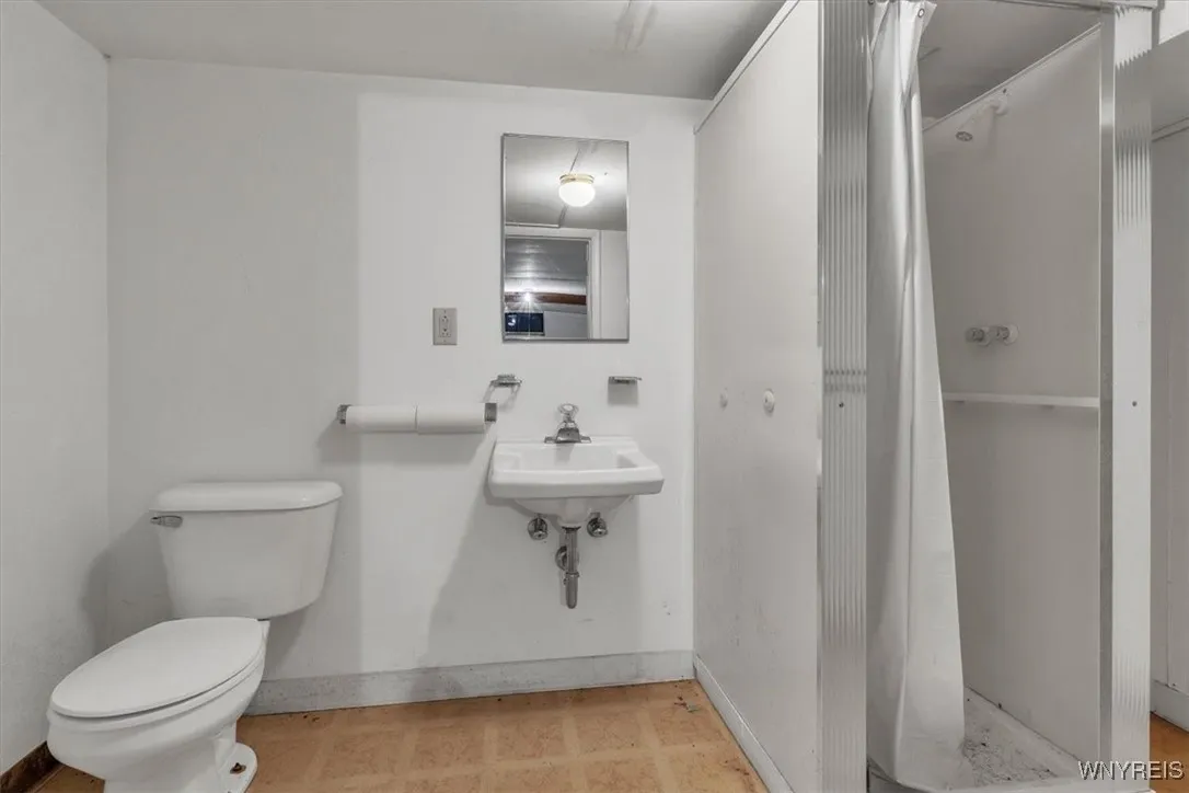 686 Girard Avenue, Aurora, New York 14052, Aurora, New York 14052, 3 Bedrooms Bedrooms, 5 Rooms Rooms,2 BathroomsBathrooms,Residential,Closed,686 Girard Avenue, Aurora, New York 14052,0,B1577908