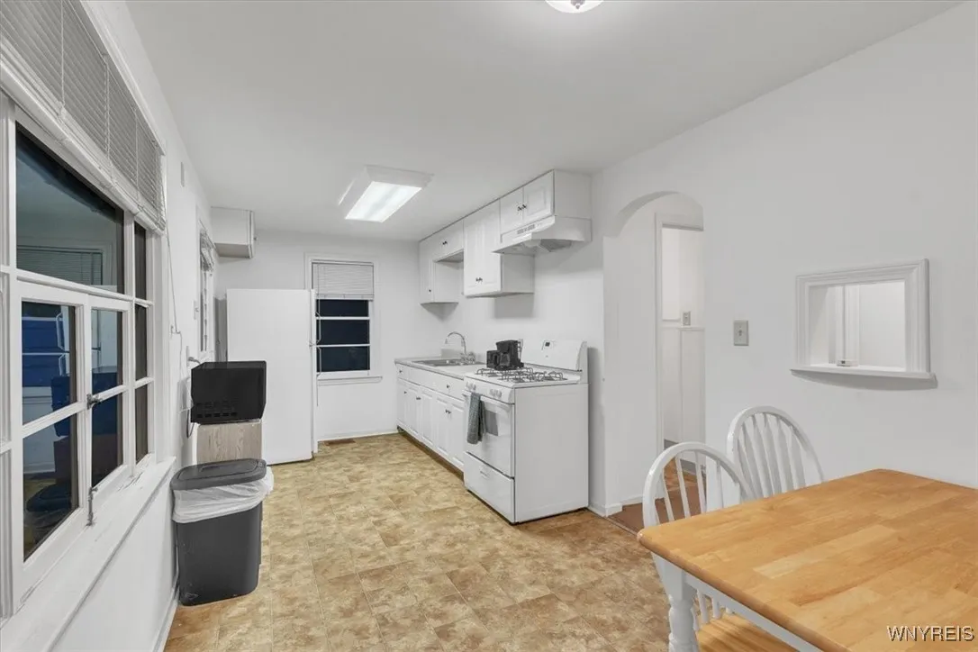 686 Girard Avenue, Aurora, New York 14052, Aurora, New York 14052, 3 Bedrooms Bedrooms, 5 Rooms Rooms,2 BathroomsBathrooms,Residential,Closed,686 Girard Avenue, Aurora, New York 14052,0,B1577908