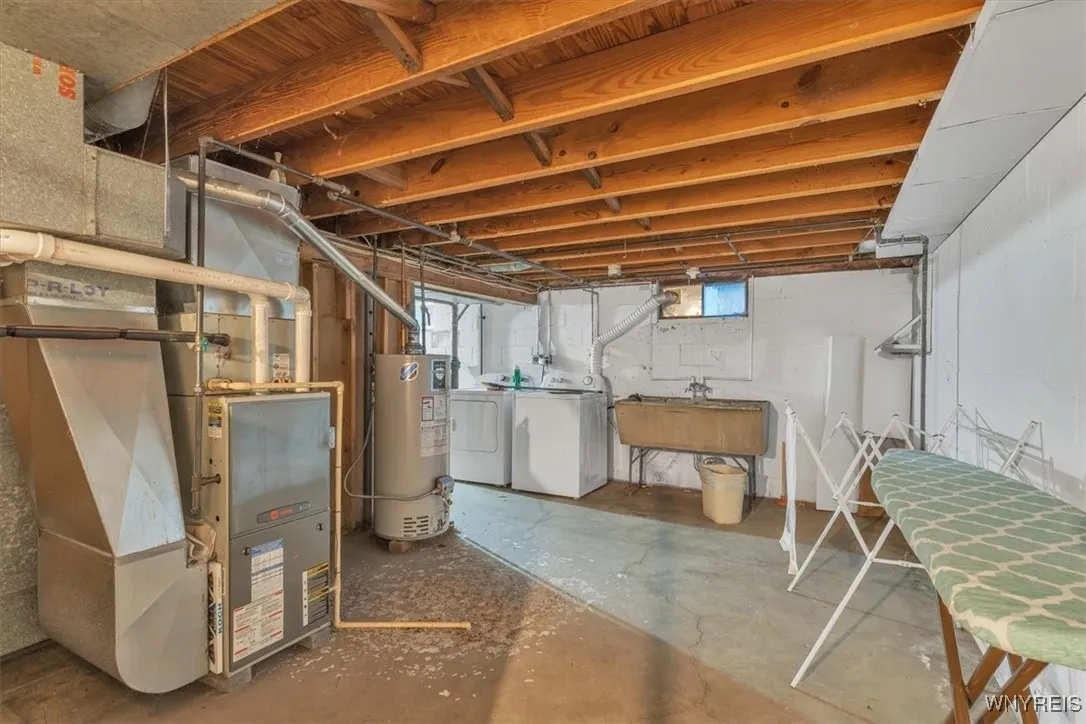 686 Girard Avenue, Aurora, New York 14052, Aurora, New York 14052, 3 Bedrooms Bedrooms, 5 Rooms Rooms,2 BathroomsBathrooms,Residential,Closed,686 Girard Avenue, Aurora, New York 14052,0,B1577908