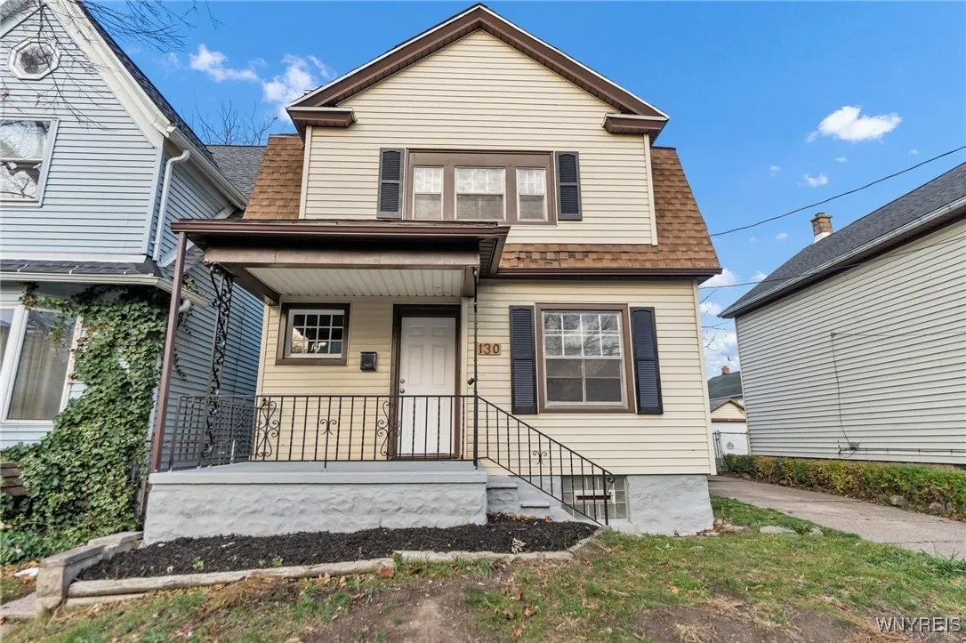 130 Mayer Avenue, Buffalo, New York 14207, Buffalo, New York 14207, 3 Bedrooms Bedrooms, 10 Rooms Rooms,1 BathroomBathrooms,Residential,Closed,130 Mayer Avenue, Buffalo, New York 14207,0,B1577447