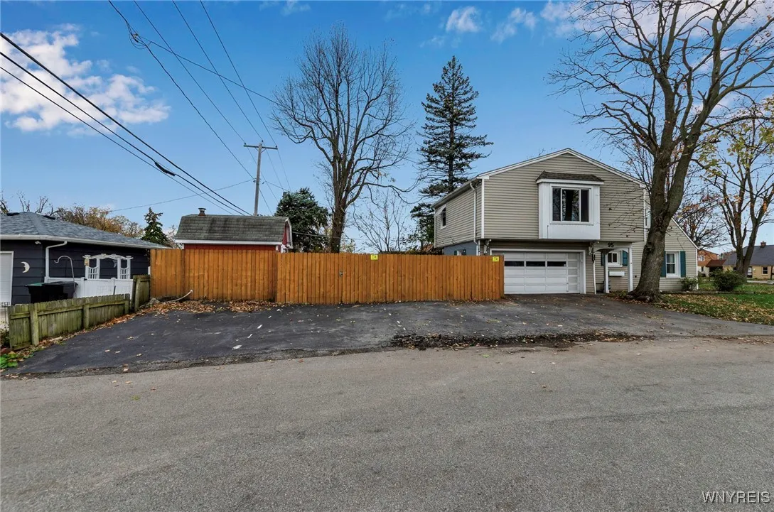 95 Koenig Road, Tonawanda-town, New York 14150, Tonawanda, New York 14150, 3 Bedrooms Bedrooms, 9 Rooms Rooms,2 BathroomsBathrooms,Residential,Closed,95 Koenig Road, Tonawanda-town, New York 14150,0,B1578069