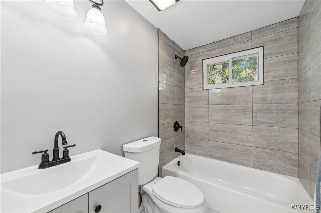 1070 Carter Drive, Grand Island, New York 14072, Grand Island, New York 14072, 4 Bedrooms Bedrooms, 8 Rooms Rooms,1 BathroomBathrooms,Residential,Closed,1070 Carter Drive, Grand Island, New York 14072,0,B1578177