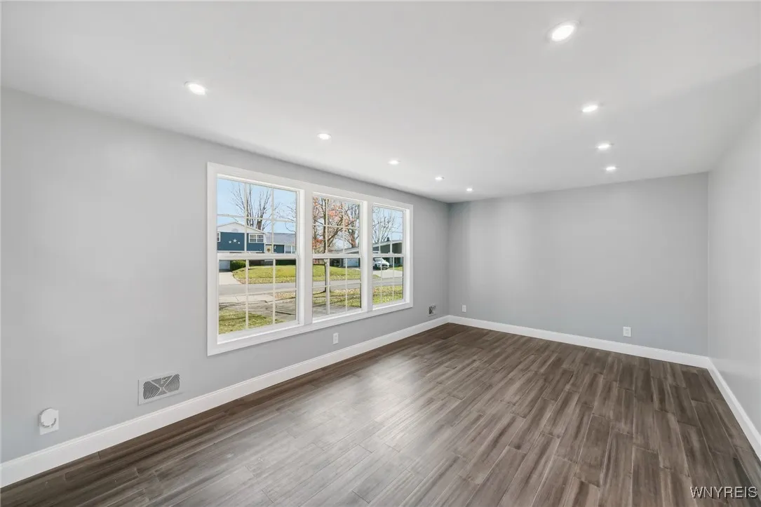 1070 Carter Drive, Grand Island, New York 14072, Grand Island, New York 14072, 4 Bedrooms Bedrooms, 8 Rooms Rooms,1 BathroomBathrooms,Residential,Closed,1070 Carter Drive, Grand Island, New York 14072,0,B1578177