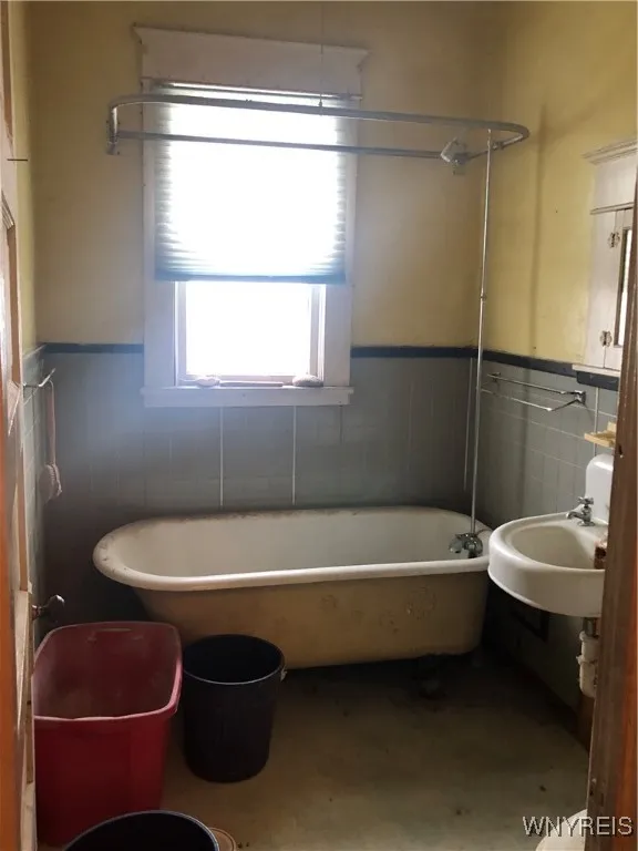553 East North Street S, Buffalo, New York 14211, Buffalo, New York 14211, 5 Bedrooms Bedrooms, ,2 BathroomsBathrooms,Residential,Closed,553 East North Street S, Buffalo, New York 14211,0,B1578475