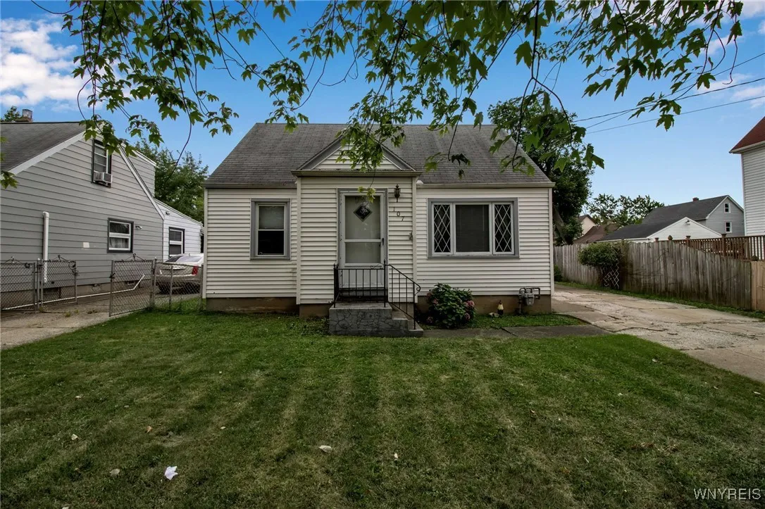 107 Doyle Avenue, Buffalo, New York 14207, Buffalo, New York 14207, 4 Bedrooms Bedrooms, 6 Rooms Rooms,1 BathroomBathrooms,Residential,Closed,107 Doyle Avenue, Buffalo, New York 14207,0,B1578480