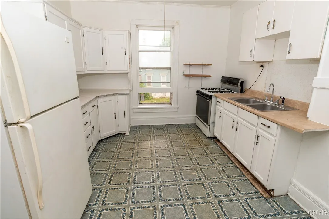 121 East Bloomfield Street, Rome-inside, New York, Rome, New York 13440, 6 Bedrooms Bedrooms, ,2 BathroomsBathrooms,Residential,Closed,121 East Bloomfield Street, Rome-inside, New York ,S1576118