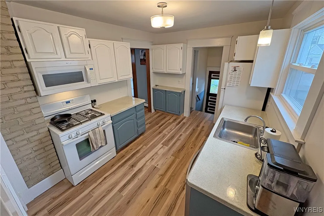 52 Columbia Boulevard, Tonawanda-town, New York 14, Tonawanda, New York 14217, 3 Bedrooms Bedrooms, 7 Rooms Rooms,3 BathroomsBathrooms,Residential,Closed,52 Columbia Boulevard, Tonawanda-town, New York 14,0,B1578488