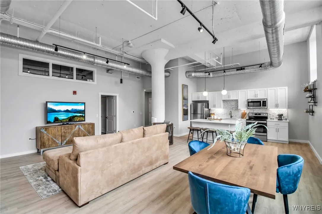 628 Ellicott Street Studio, Buffalo, New York 1420, Buffalo, New York 14203, 3 Rooms Rooms,1 BathroomBathrooms,Residential Lease,For Rent,628 Ellicott Street Studio, Buffalo, New York 1420,B1578640