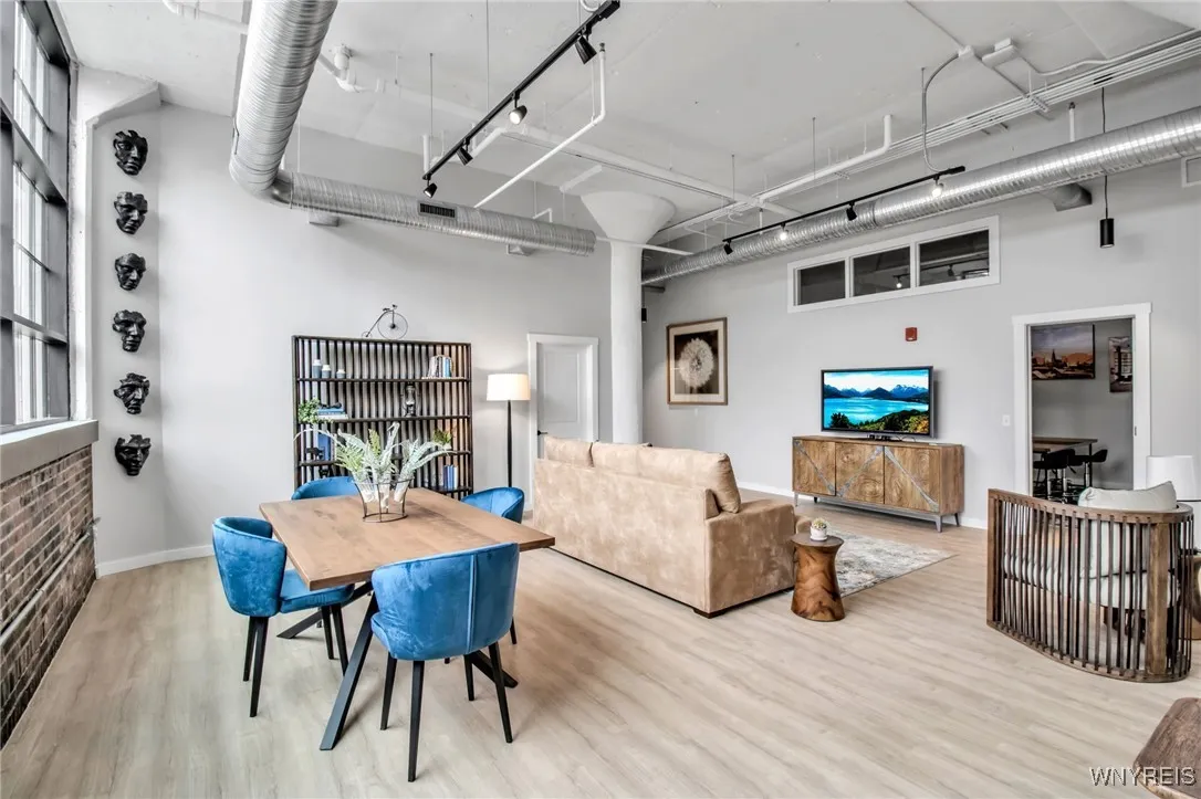 628 Ellicott Street Studio, Buffalo, New York 1420, Buffalo, New York 14203, 3 Rooms Rooms,1 BathroomBathrooms,Residential Lease,For Rent,628 Ellicott Street Studio, Buffalo, New York 1420,B1578640