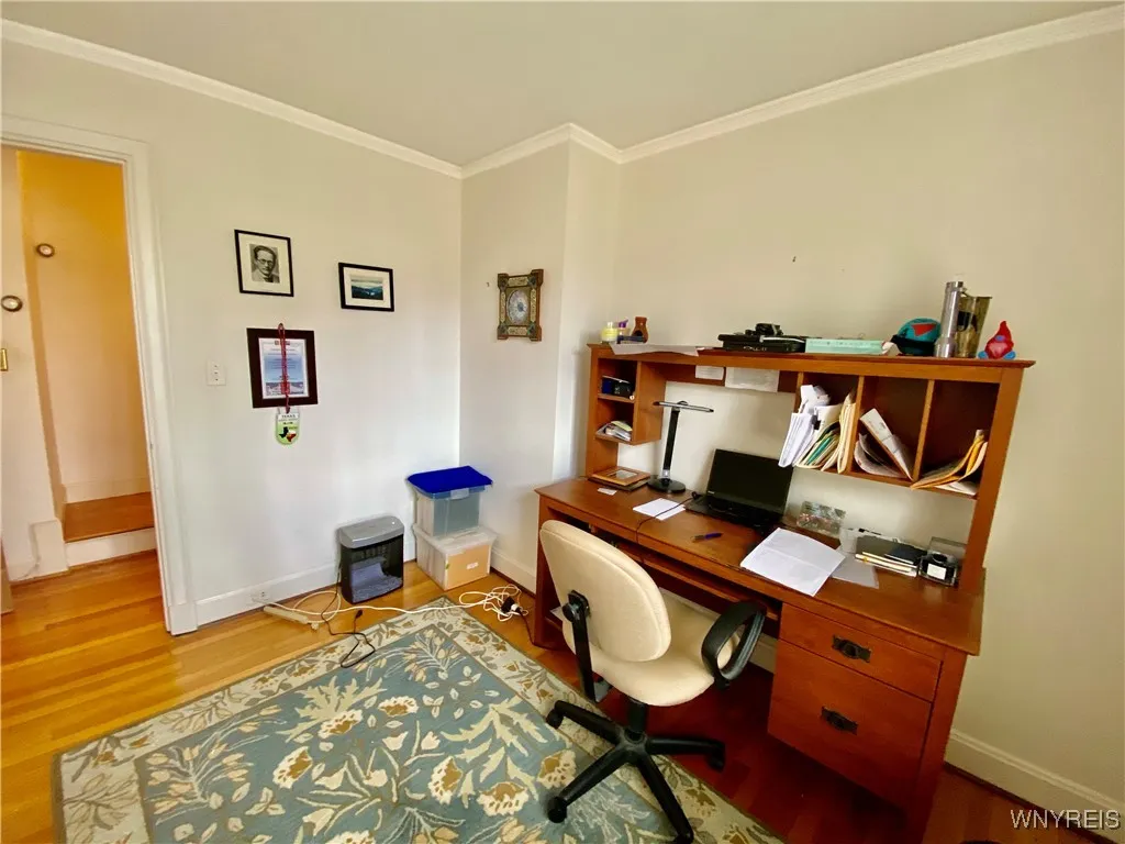 1 of the 3 bedrooms was being used as an office.