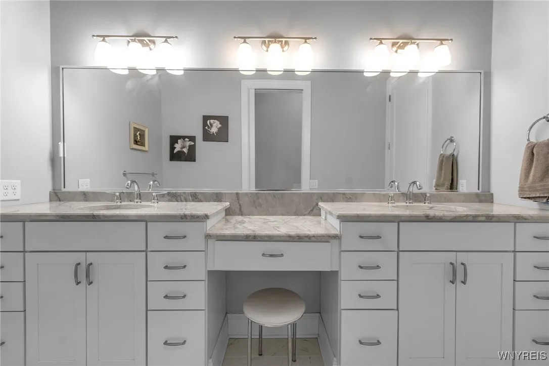37 Ojibwa Circle, Buffalo, New York 14202, Buffalo, New York 14202, 2 Bedrooms Bedrooms, 6 Rooms Rooms,2 BathroomsBathrooms,Residential Lease,Closed,37 Ojibwa Circle, Buffalo, New York 14202,B1579023