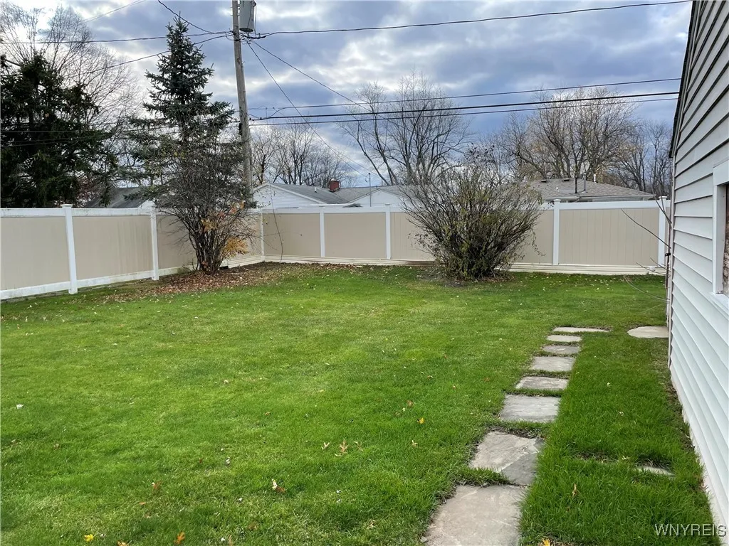 106 Avon Road, Tonawanda-town, New York 14150, Tonawanda, New York 14150, 2 Bedrooms Bedrooms, 6 Rooms Rooms,2 BathroomsBathrooms,Residential,Closed,106 Avon Road, Tonawanda-town, New York 14150,0,B1579231
