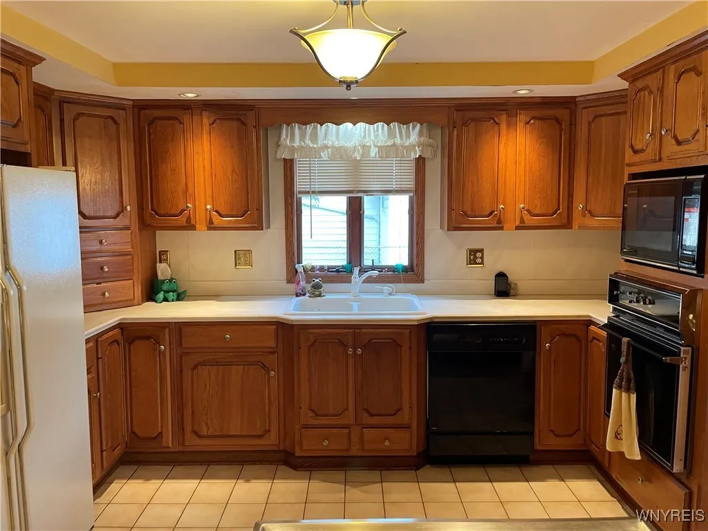 106 Avon Road, Tonawanda-town, New York 14150, Tonawanda, New York 14150, 2 Bedrooms Bedrooms, 6 Rooms Rooms,2 BathroomsBathrooms,Residential,Closed,106 Avon Road, Tonawanda-town, New York 14150,0,B1579231