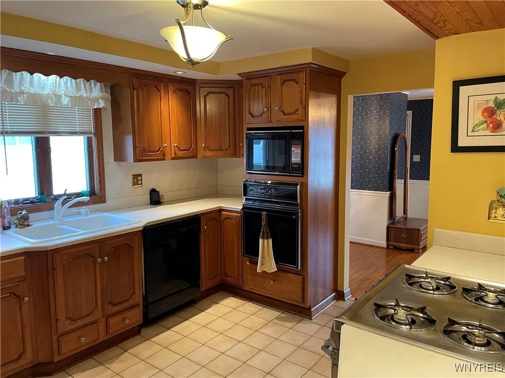 106 Avon Road, Tonawanda-town, New York 14150, Tonawanda, New York 14150, 2 Bedrooms Bedrooms, 6 Rooms Rooms,2 BathroomsBathrooms,Residential,Closed,106 Avon Road, Tonawanda-town, New York 14150,0,B1579231