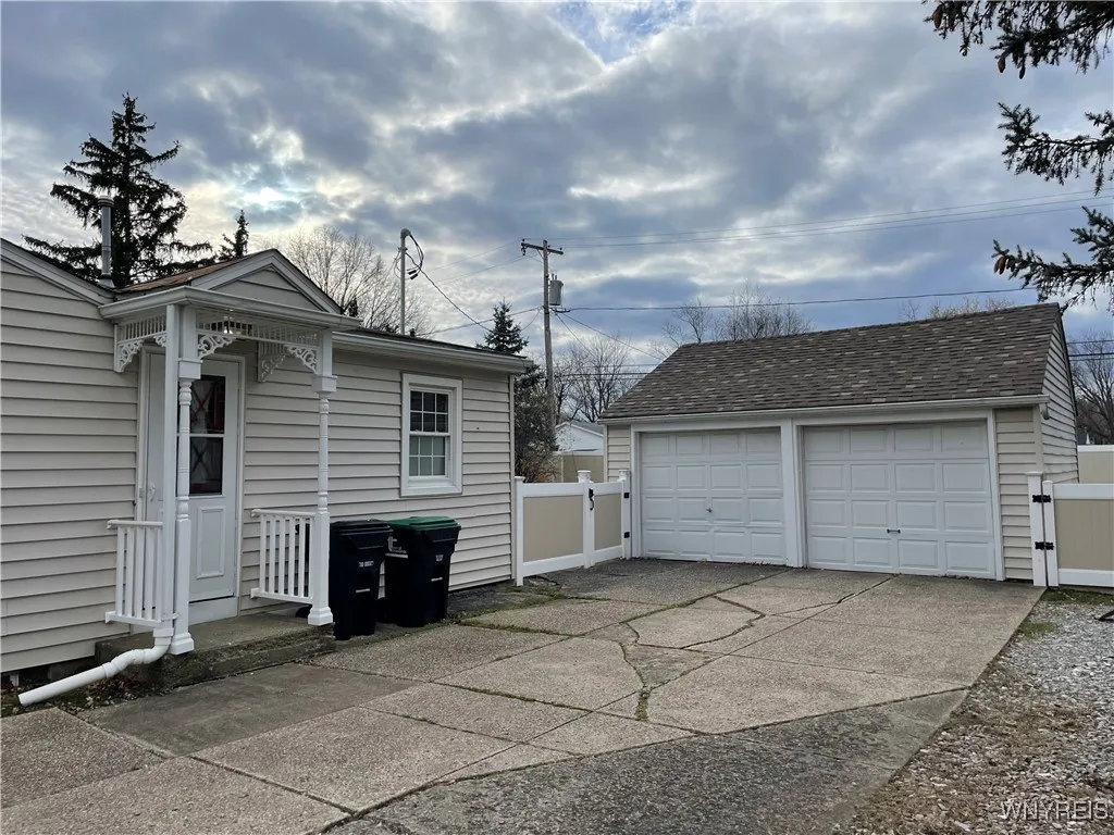 106 Avon Road, Tonawanda-town, New York 14150, Tonawanda, New York 14150, 2 Bedrooms Bedrooms, 6 Rooms Rooms,2 BathroomsBathrooms,Residential,Closed,106 Avon Road, Tonawanda-town, New York 14150,0,B1579231