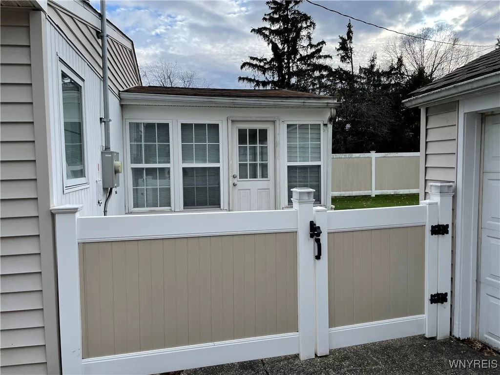 106 Avon Road, Tonawanda-town, New York 14150, Tonawanda, New York 14150, 2 Bedrooms Bedrooms, 6 Rooms Rooms,2 BathroomsBathrooms,Residential,Closed,106 Avon Road, Tonawanda-town, New York 14150,0,B1579231