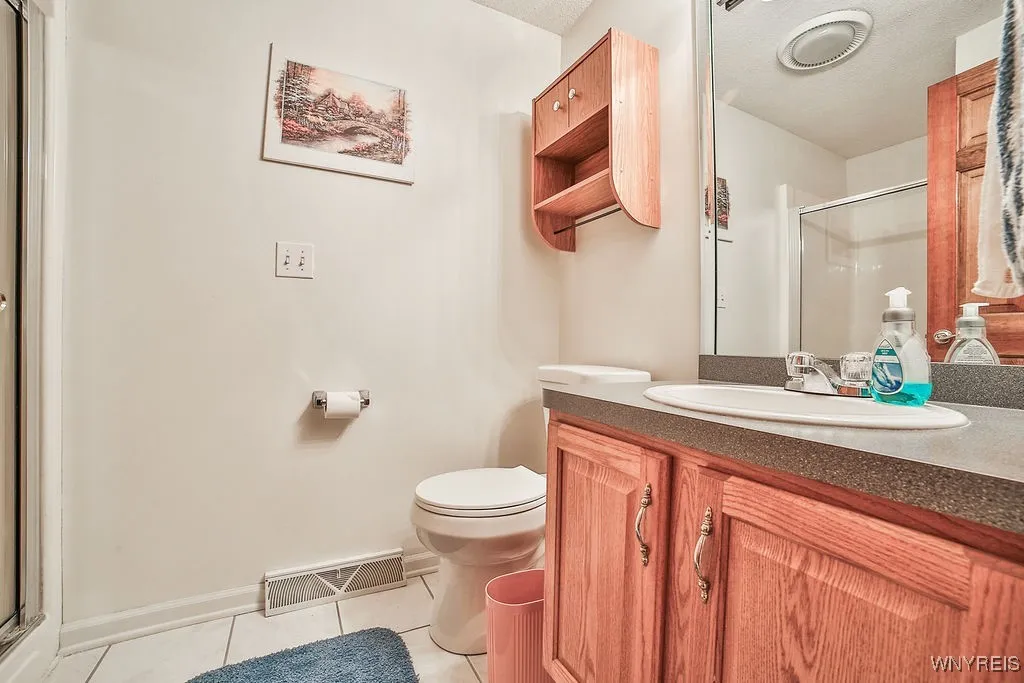 143 Bathroom 3