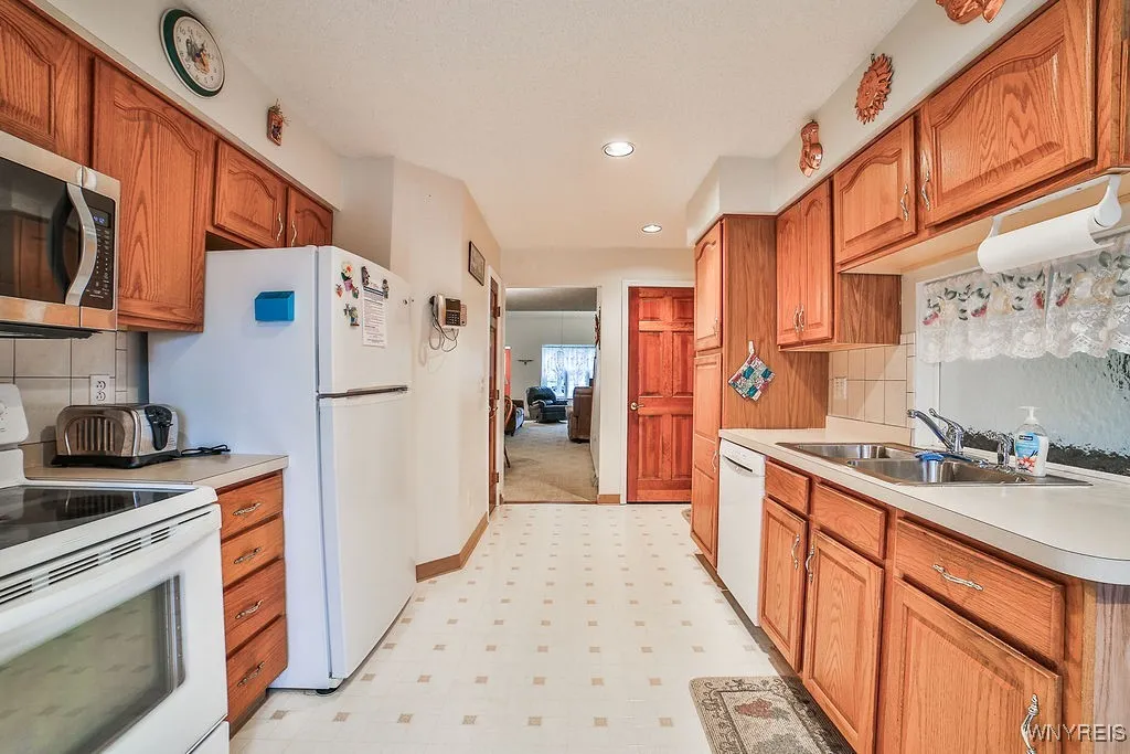143 Kitchen