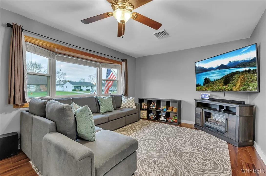 1627 Broadway, Grand Island, New York 14072, Grand Island, New York 14072, 2 Bedrooms Bedrooms, 5 Rooms Rooms,1 BathroomBathrooms,Residential,Closed,1627 Broadway, Grand Island, New York 14072,0,B1579472