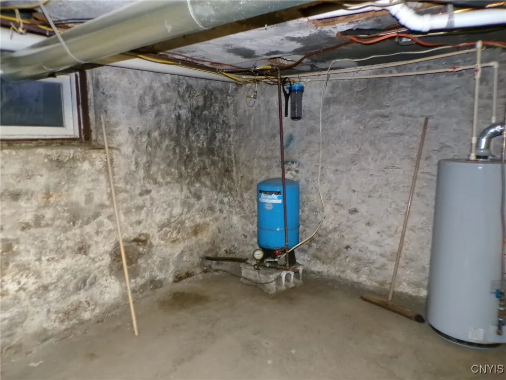 pressure tank for submersible well pump