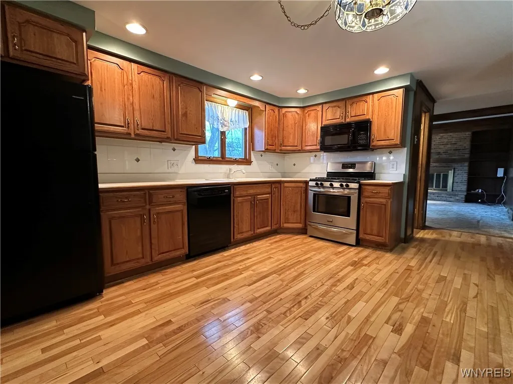 Fully applianced kitchen