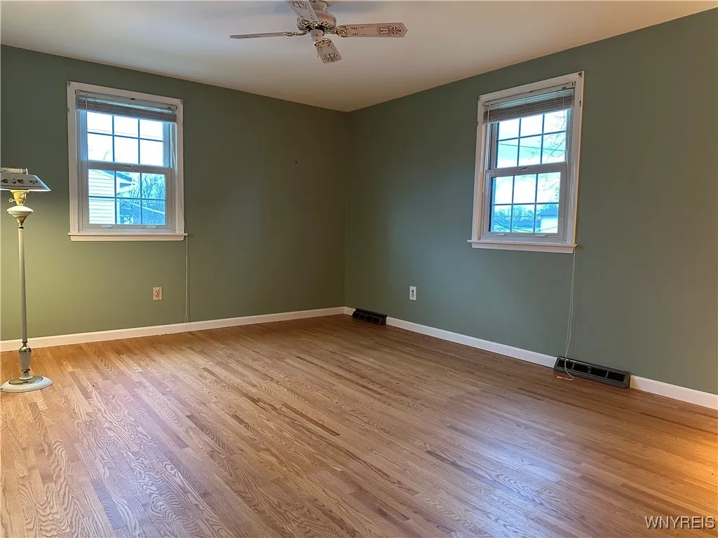 Large 2nd bedroom