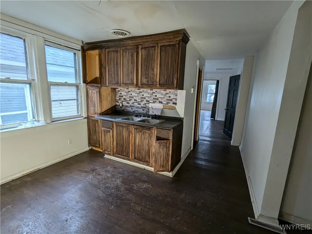47 Oconnell Avenue, Buffalo, New York 14204, Buffalo, New York 14204, 7 Bedrooms Bedrooms, ,2 BathroomsBathrooms,Residential,Closed,47 Oconnell Avenue, Buffalo, New York 14204,0,B1579509