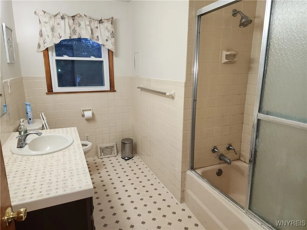 4570 California Road, Orchard Park, New York 14127, Orchard Park, New York 14127, 3 Bedrooms Bedrooms, 7 Rooms Rooms,1 BathroomBathrooms,Residential Lease,Closed,4570 California Road, Orchard Park, New York 14127,0,B1578327