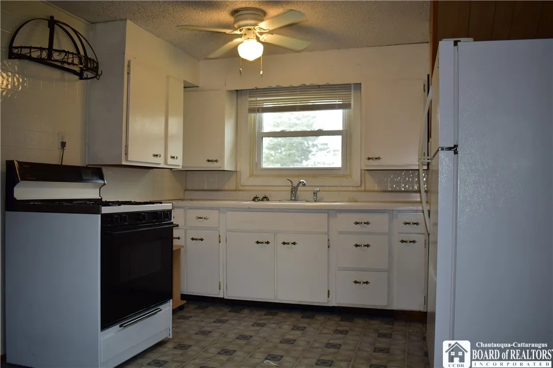 5225 Bay View Road, Hamburg, New York 14075, Hamburg, New York 14075, 5 Bedrooms Bedrooms, 11 Rooms Rooms,2 BathroomsBathrooms,Residential,Closed,5225 Bay View Road, Hamburg, New York 14075,0,R1579559