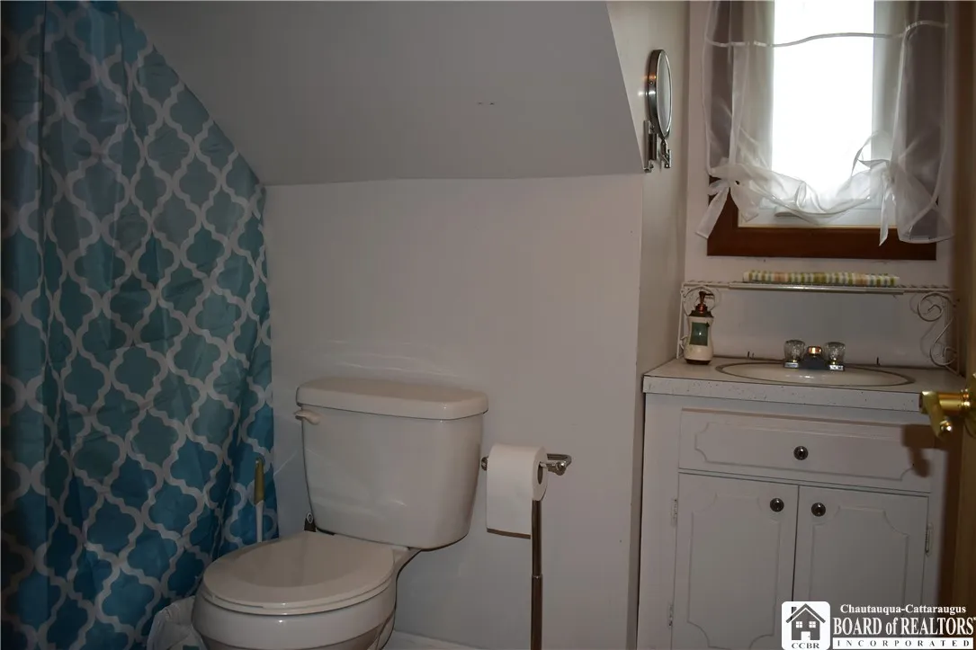 5225 Bay View Road, Hamburg, New York 14075, Hamburg, New York 14075, 5 Bedrooms Bedrooms, 11 Rooms Rooms,2 BathroomsBathrooms,Residential,Closed,5225 Bay View Road, Hamburg, New York 14075,0,R1579559