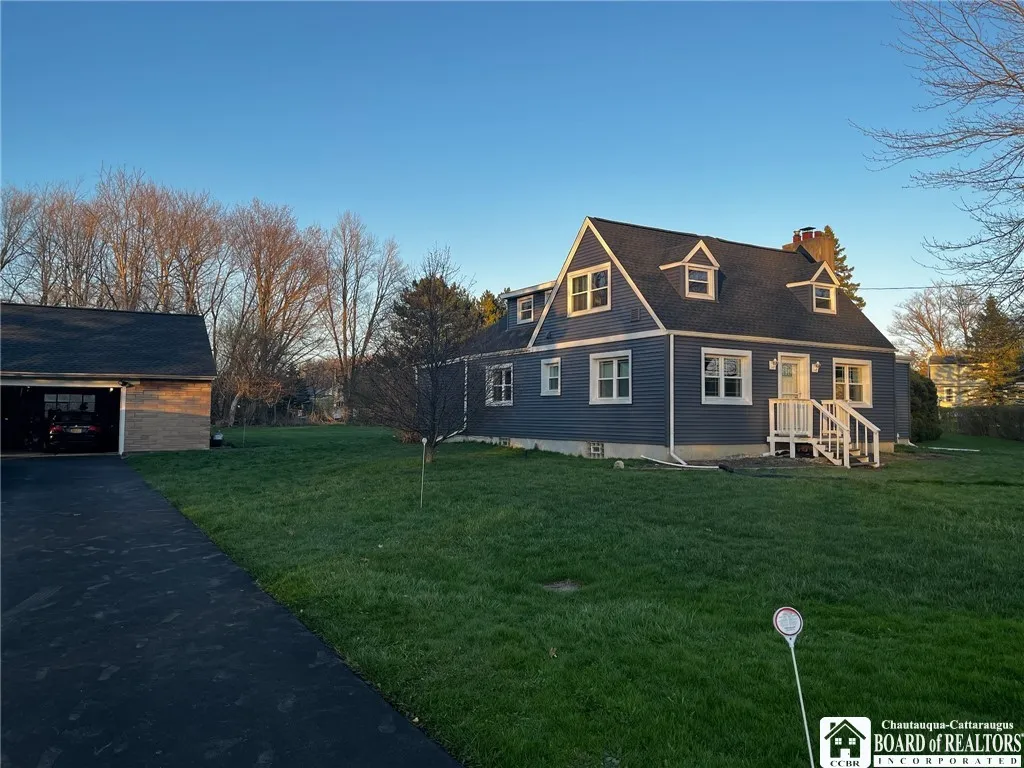 5225 Bay View Road, Hamburg, New York 14075, Hamburg, New York 14075, 5 Bedrooms Bedrooms, 11 Rooms Rooms,2 BathroomsBathrooms,Residential,Closed,5225 Bay View Road, Hamburg, New York 14075,0,R1579559