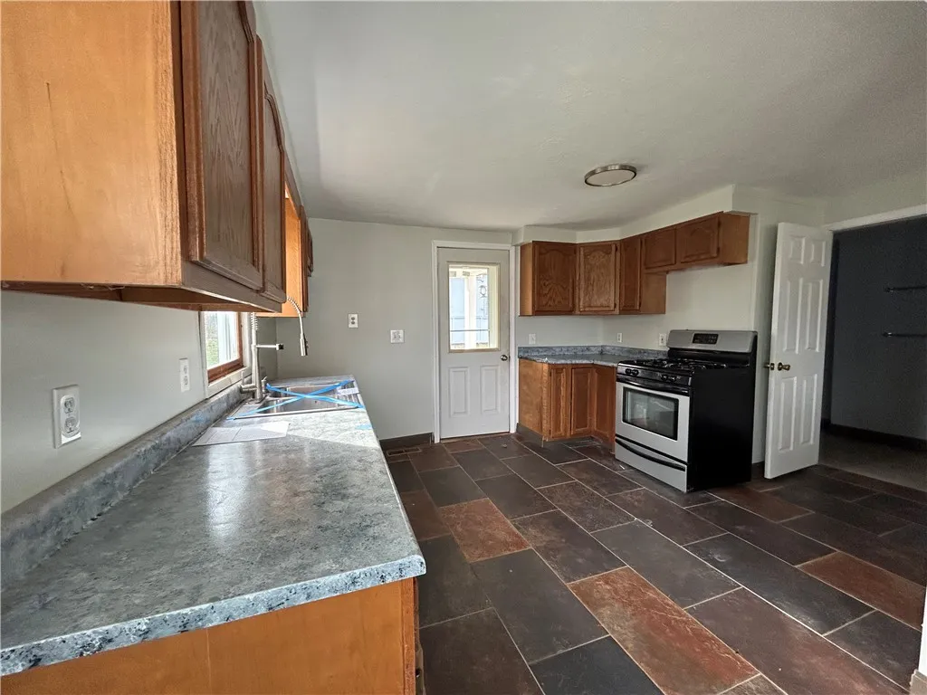 19 Jay Street, Phelps, New York 14532, Phelps, New York 14532, 3 Bedrooms Bedrooms, 9 Rooms Rooms,2 BathroomsBathrooms,Residential,Closed,19 Jay Street, Phelps, New York 14532,0,R1579770