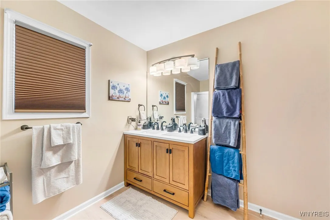 4 West Royal Hill Drive, Orchard Park, New York 14, Orchard Park, New York 14127, 4 Bedrooms Bedrooms, 9 Rooms Rooms,Residential,Closed,4 West Royal Hill Drive, Orchard Park, New York 14,0,B1579828