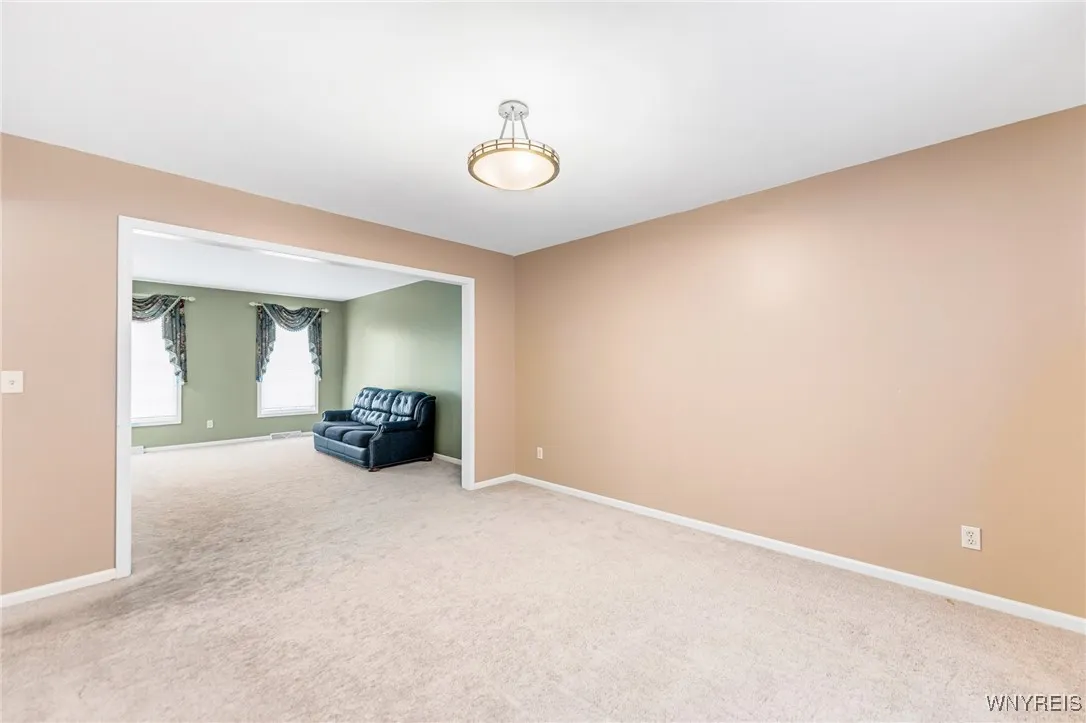 4 West Royal Hill Drive, Orchard Park, New York 14, Orchard Park, New York 14127, 4 Bedrooms Bedrooms, 9 Rooms Rooms,Residential,Closed,4 West Royal Hill Drive, Orchard Park, New York 14,0,B1579828