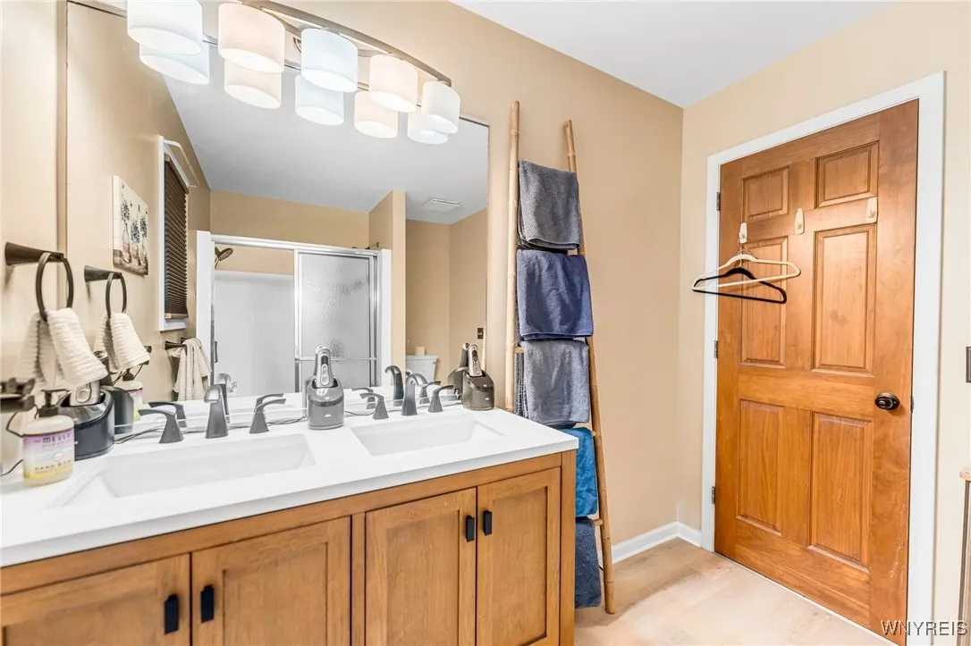 4 West Royal Hill Drive, Orchard Park, New York 14, Orchard Park, New York 14127, 4 Bedrooms Bedrooms, 9 Rooms Rooms,Residential,Closed,4 West Royal Hill Drive, Orchard Park, New York 14,0,B1579828