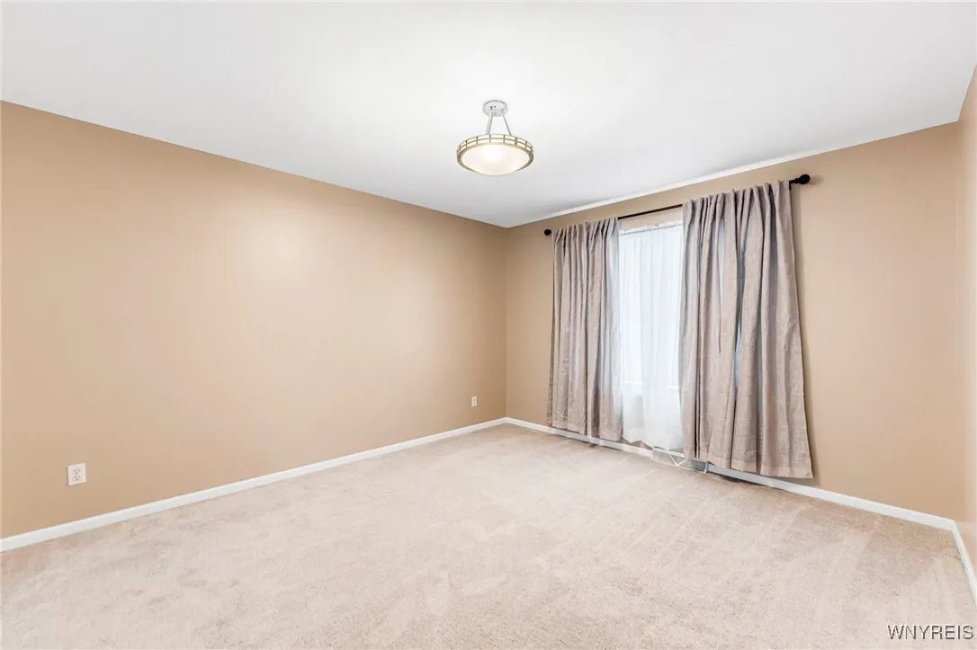 4 West Royal Hill Drive, Orchard Park, New York 14, Orchard Park, New York 14127, 4 Bedrooms Bedrooms, 9 Rooms Rooms,Residential,Closed,4 West Royal Hill Drive, Orchard Park, New York 14,0,B1579828