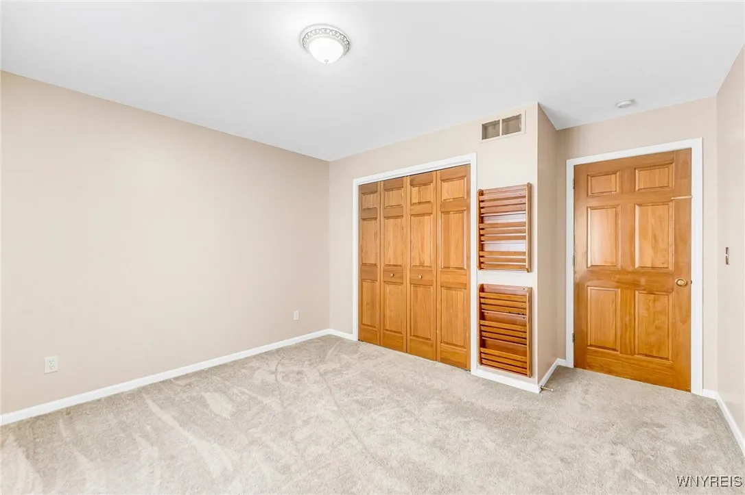 4 West Royal Hill Drive, Orchard Park, New York 14, Orchard Park, New York 14127, 4 Bedrooms Bedrooms, 9 Rooms Rooms,Residential,Closed,4 West Royal Hill Drive, Orchard Park, New York 14,0,B1579828