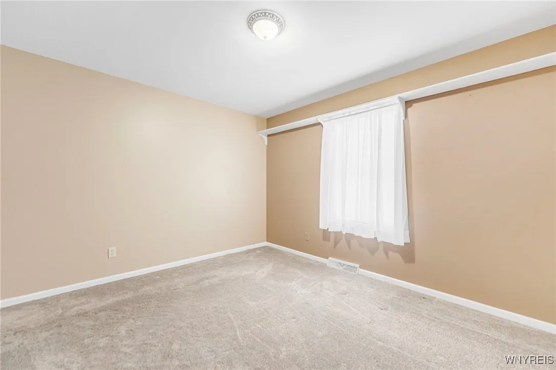 4 West Royal Hill Drive, Orchard Park, New York 14, Orchard Park, New York 14127, 4 Bedrooms Bedrooms, 9 Rooms Rooms,Residential,Closed,4 West Royal Hill Drive, Orchard Park, New York 14,0,B1579828