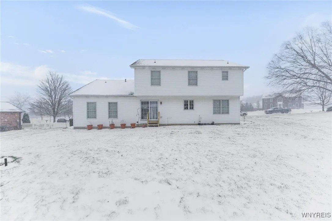 4 West Royal Hill Drive, Orchard Park, New York 14, Orchard Park, New York 14127, 4 Bedrooms Bedrooms, 9 Rooms Rooms,Residential,Closed,4 West Royal Hill Drive, Orchard Park, New York 14,0,B1579828