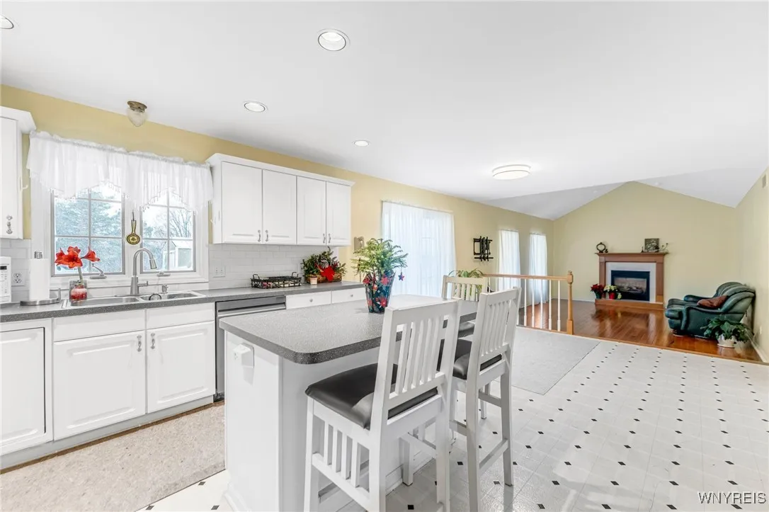 4 West Royal Hill Drive, Orchard Park, New York 14, Orchard Park, New York 14127, 4 Bedrooms Bedrooms, 9 Rooms Rooms,Residential,Closed,4 West Royal Hill Drive, Orchard Park, New York 14,0,B1579828