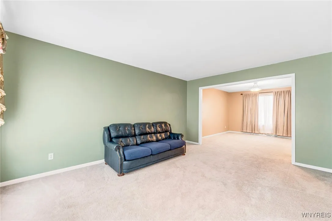 4 West Royal Hill Drive, Orchard Park, New York 14, Orchard Park, New York 14127, 4 Bedrooms Bedrooms, 9 Rooms Rooms,Residential,Closed,4 West Royal Hill Drive, Orchard Park, New York 14,0,B1579828