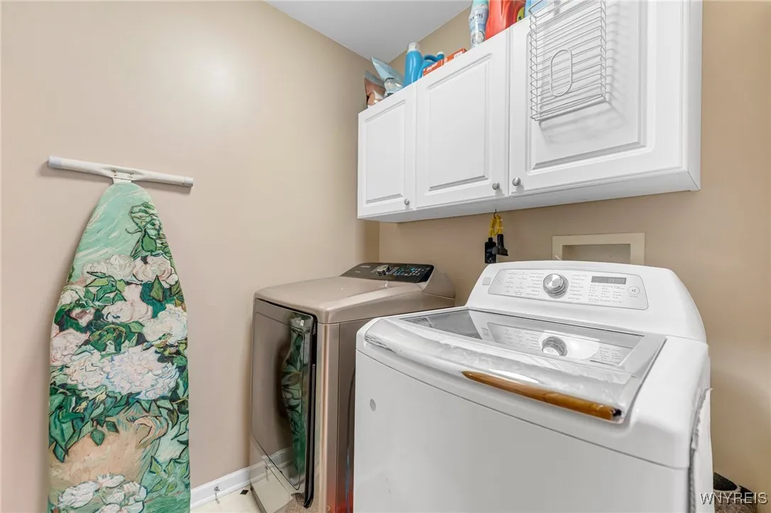 4 West Royal Hill Drive, Orchard Park, New York 14, Orchard Park, New York 14127, 4 Bedrooms Bedrooms, 9 Rooms Rooms,Residential,Closed,4 West Royal Hill Drive, Orchard Park, New York 14,0,B1579828
