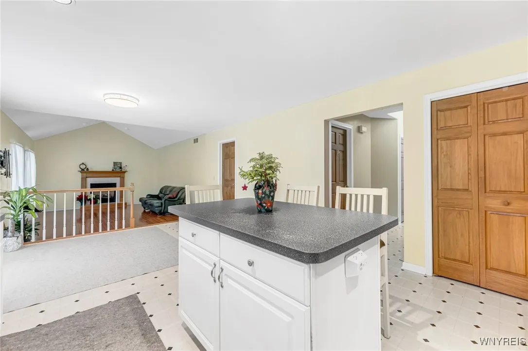 4 West Royal Hill Drive, Orchard Park, New York 14, Orchard Park, New York 14127, 4 Bedrooms Bedrooms, 9 Rooms Rooms,Residential,Closed,4 West Royal Hill Drive, Orchard Park, New York 14,0,B1579828