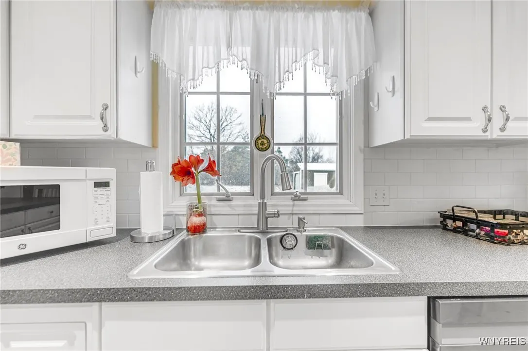 4 West Royal Hill Drive, Orchard Park, New York 14, Orchard Park, New York 14127, 4 Bedrooms Bedrooms, 9 Rooms Rooms,Residential,Closed,4 West Royal Hill Drive, Orchard Park, New York 14,0,B1579828