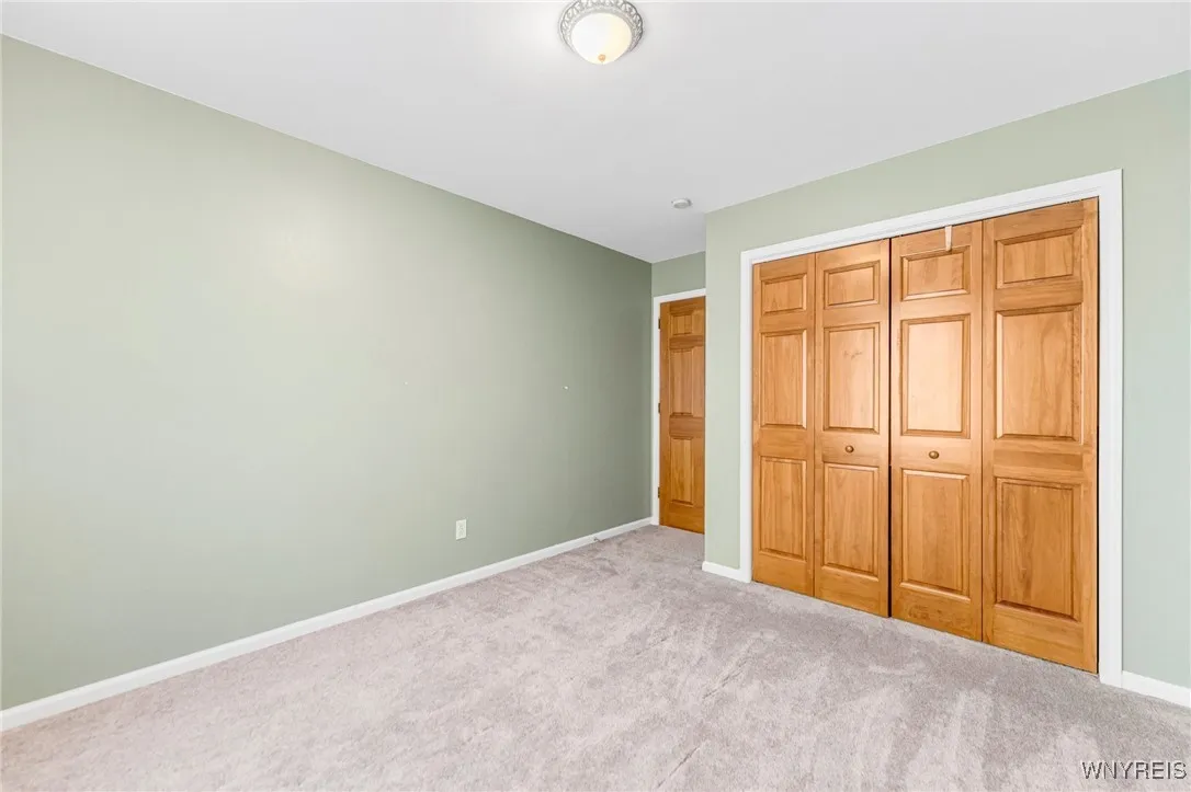 4 West Royal Hill Drive, Orchard Park, New York 14, Orchard Park, New York 14127, 4 Bedrooms Bedrooms, 9 Rooms Rooms,Residential,Closed,4 West Royal Hill Drive, Orchard Park, New York 14,0,B1579828